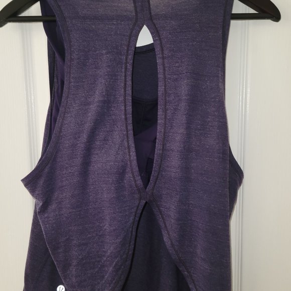 Lululemon- Twist and Reach Tank, size 8 - Picture 4 of 4